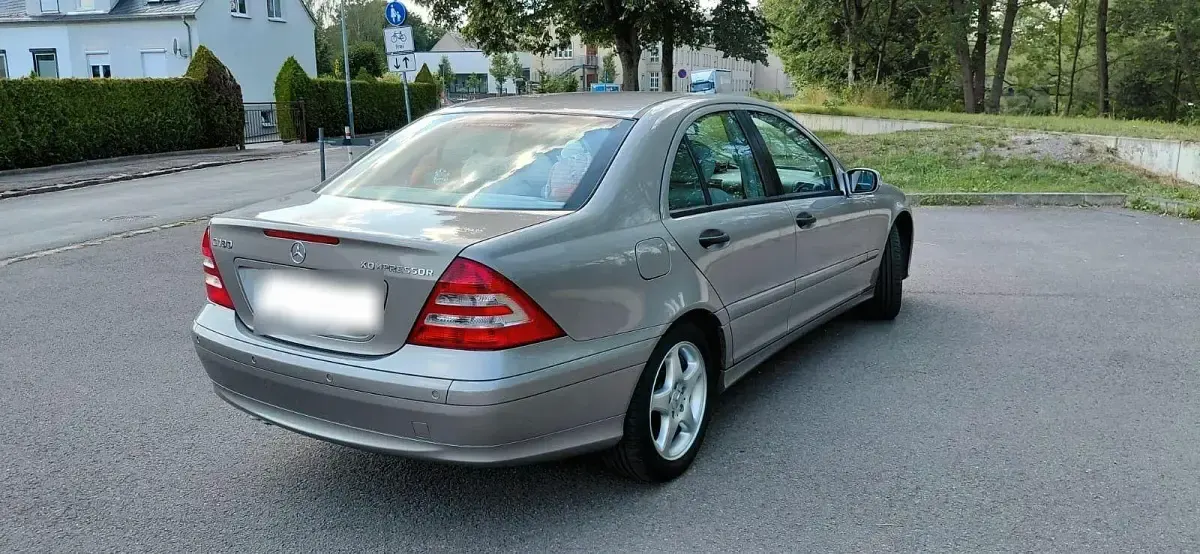 Gebraucht Mercedes C180 Classic 143 PS (105 kW) 2006 Gold Limousine