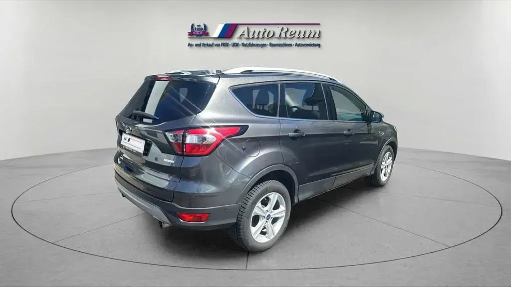 Gebraucht Ford Kuga Titanium 150 PS (110 kW) 2018 Grau SUV