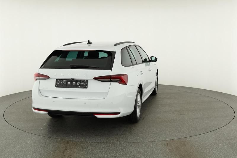Neu Skoda Octavia Selection 150 PS (110 kW) 2025 Moon white perleffekt Kombi