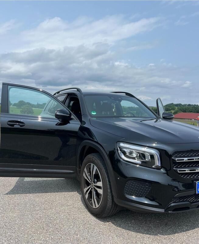 Schwarz Gebraucht 2022 Mercedes GLB200 SUV | 39.000 € (Etwas zu teuer) - Bild 1/4