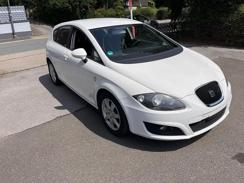 Weiß Gebraucht 2010 Seat Leon Kleinwagen | 3.100 € (Fairer Preis) - Bild 1/4