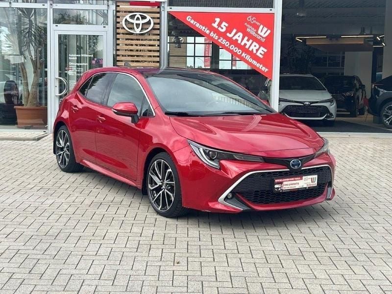 Rot Gebraucht 2019 Toyota Corolla Hybrid Lounge Limousine | 18.950 € (Fairer Preis) - Bild 1/4