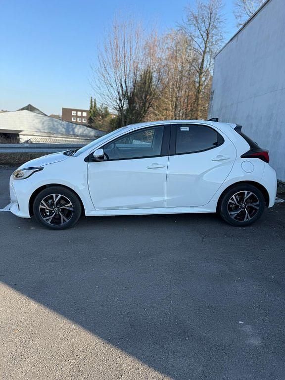 Neu Toyota Yaris Style 92 PS (67 kW) 2025 Weiß Kleinwagen