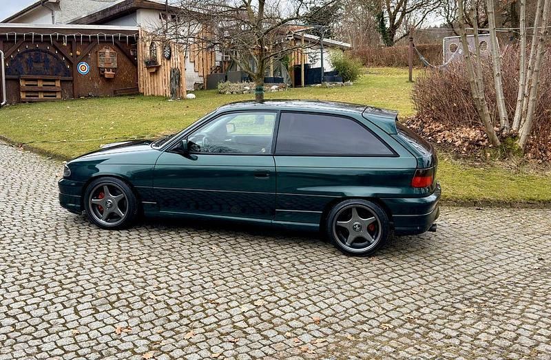 Gebraucht Opel Astra 211 PS (155 kW) 1992 Grün Limousine
