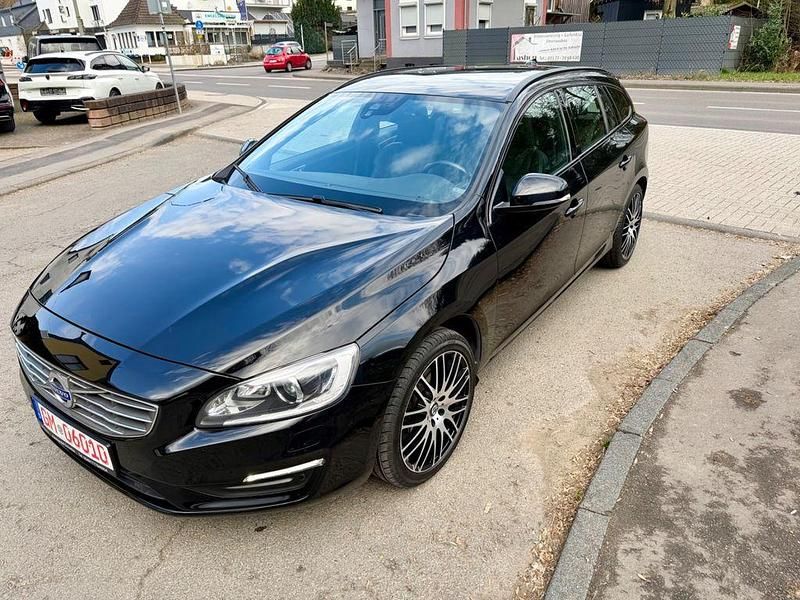 Gebraucht Volvo V60 152 PS (111 kW) 2017 Schwarz Kombi