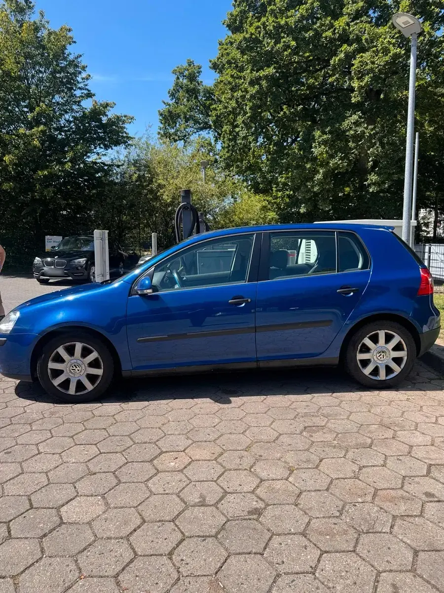 Gebraucht VW Golf V 97 PS (71 kW) 2005 Blau Kleinwagen