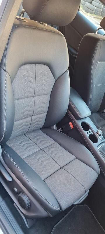 Grau Gebraucht 2017 Mercedes GLA200 SUV | 20.499 € (Fairer Preis) - Bild 1/4