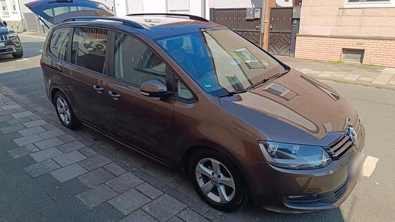 Second-hand VW Sharan 150 CP (110 kW) 2010 Maro Monovolum