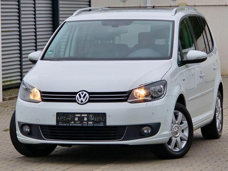 Weiß Gebraucht 2014 VW Touran Life Van / Kleinbus | 6.490 € (Fairer Preis) - Bild 1/2