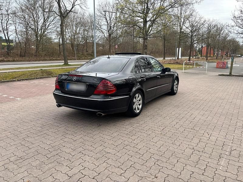 Gebraucht Mercedes E280 231 PS (169 kW) 2005 Schwarz Limousine