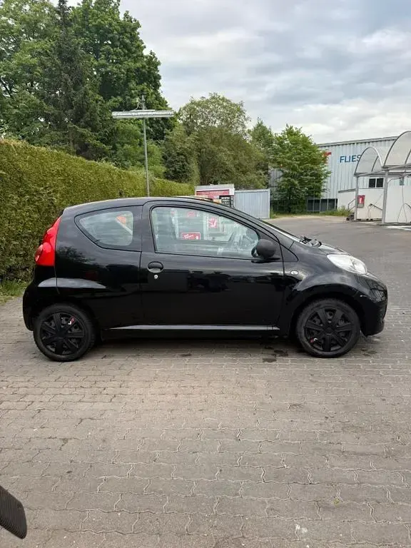 Gebraucht Peugeot 107 Filou 68 PS (50 kW) 2009 Schwarz Kleinwagen