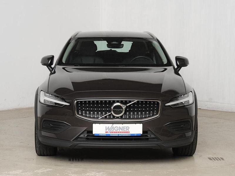 Gebraucht Volvo V60 CC Plus 197 PS (144 kW) 2023 Grau Kombi