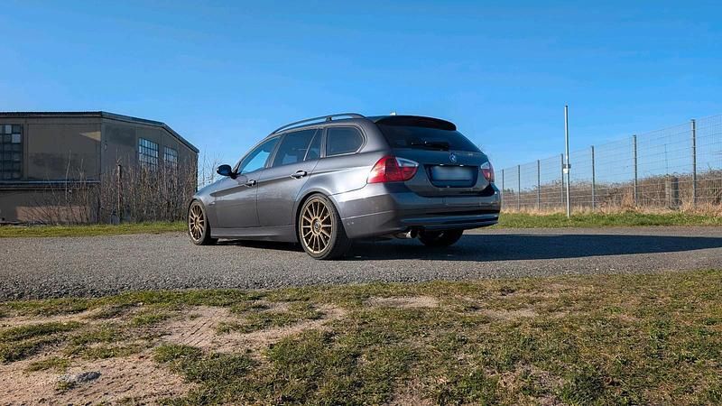 Gebraucht BMW 320 163 PS (119 kW) 2007 Grau Kombi