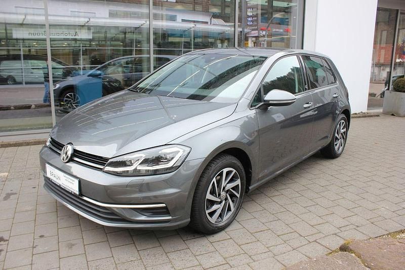 Używany VW Golf VII Sound 110 KM (80 kW) 2018 Szary Sedan/Limuzyna