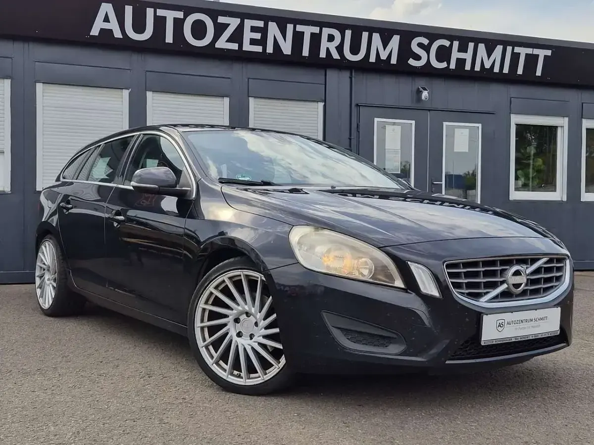 Gebraucht Volvo V60 Momentum 163 PS (119 kW) 2012 Schwarz Kombi
