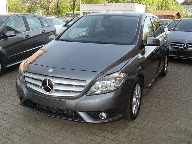 Gebraucht Mercedes B200 156 PS (114 kW) 2012 Grau metallic Van / Kleinbus