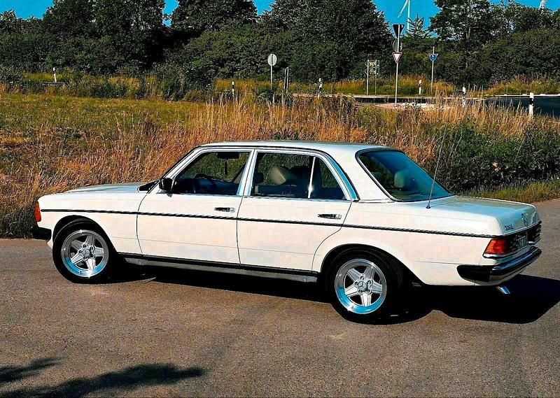 Gebraucht Mercedes E230 136 PS (100 kW) 1983 Weiß Limousine