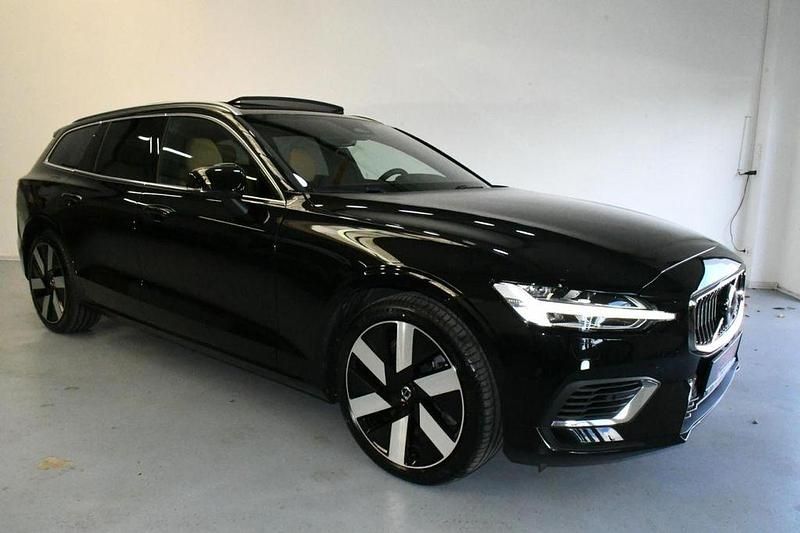Gebraucht Volvo V60 Ultra 253 PS (186 kW) 2025 Onyx black metallic (schwarz) Kombi