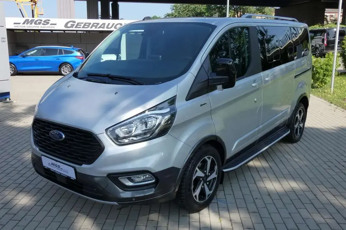 Gebraucht Ford Tourneo Active 131 PS (96 kW) 2021 Silber Van / Kleinbus