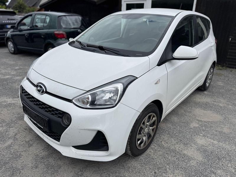 Weiß Gebraucht 2017 Hyundai i10 Trend Kleinwagen | 4.250 € (Guter Preis) - Bild 1/4