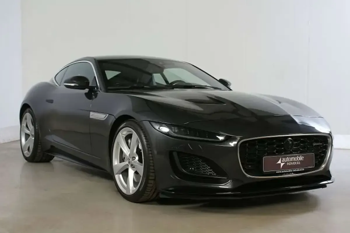Gebraucht Jaguar F-Type R 300 PS (220 kW) 2025 Grau met. Coupé
