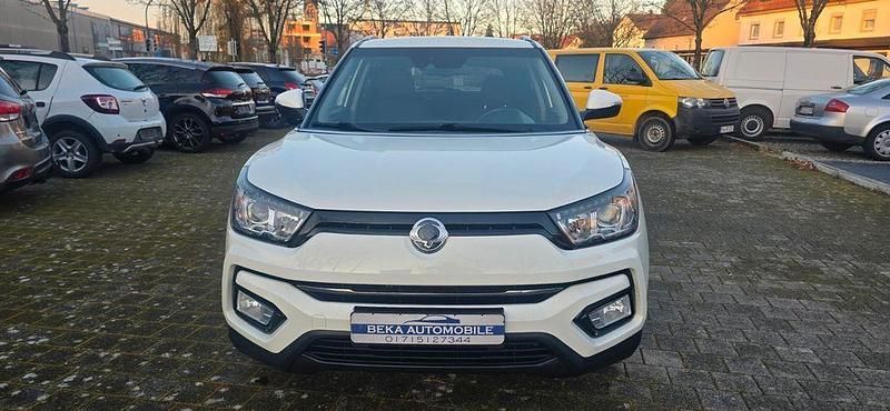 Weis Gebraucht 2018 Ssangyong (KGM) Tivoli Sapphire SUV | 11.400 € (Fairer Preis) - Bild 1/4