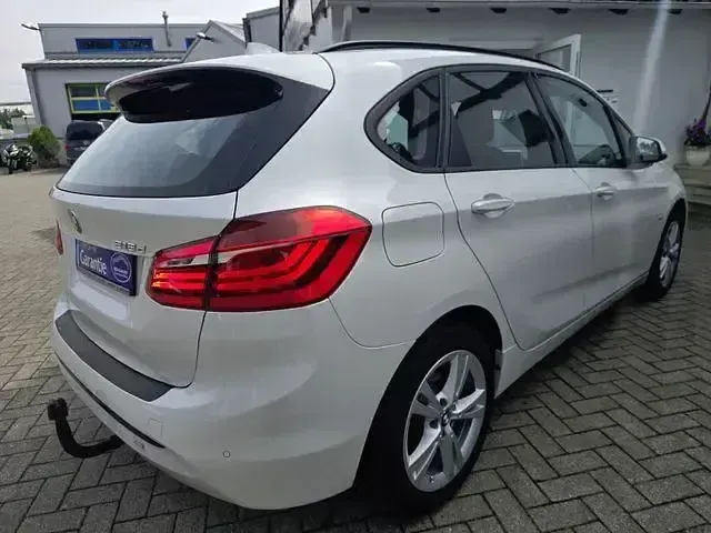 Gebraucht BMW 218 Active Tourer Sport Line 150 PS (110 kW) 2016 Weiß Van / Kleinbus