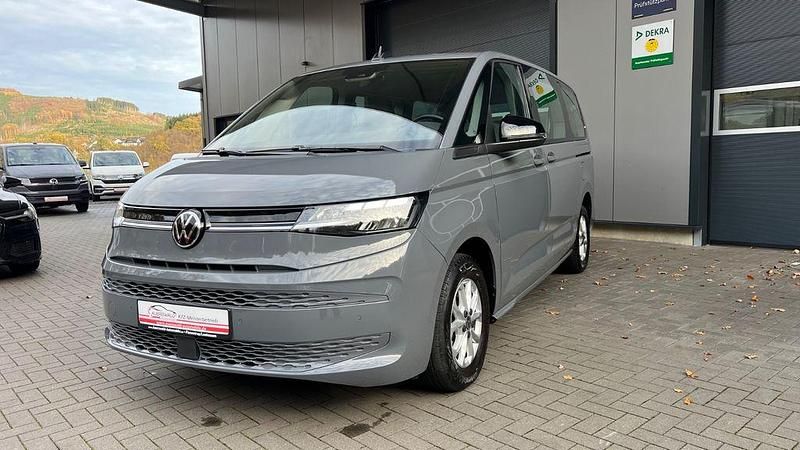 Gebraucht VW Multivan Life 150 PS (110 kW) 2022 Pure grey Van