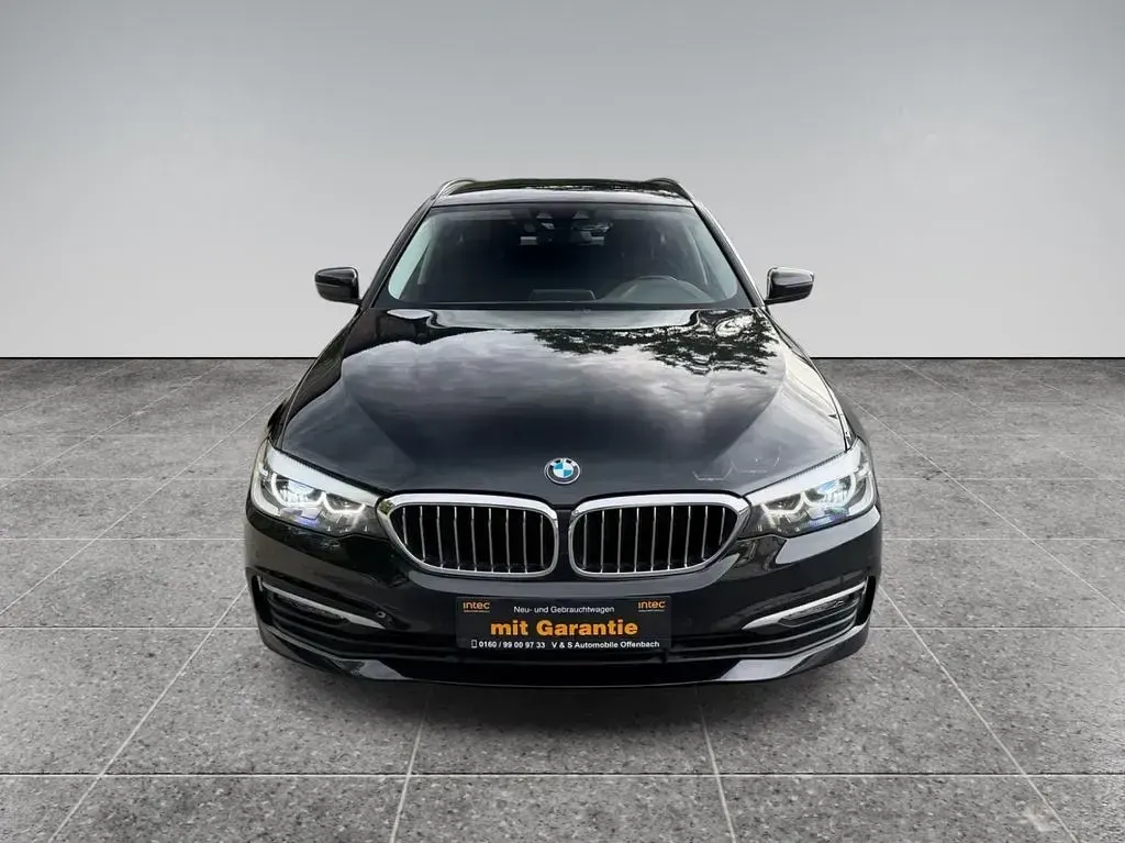 Gebraucht BMW 520 Performance 190 PS (139 kW) 2018 Saphirschwarz Kombi
