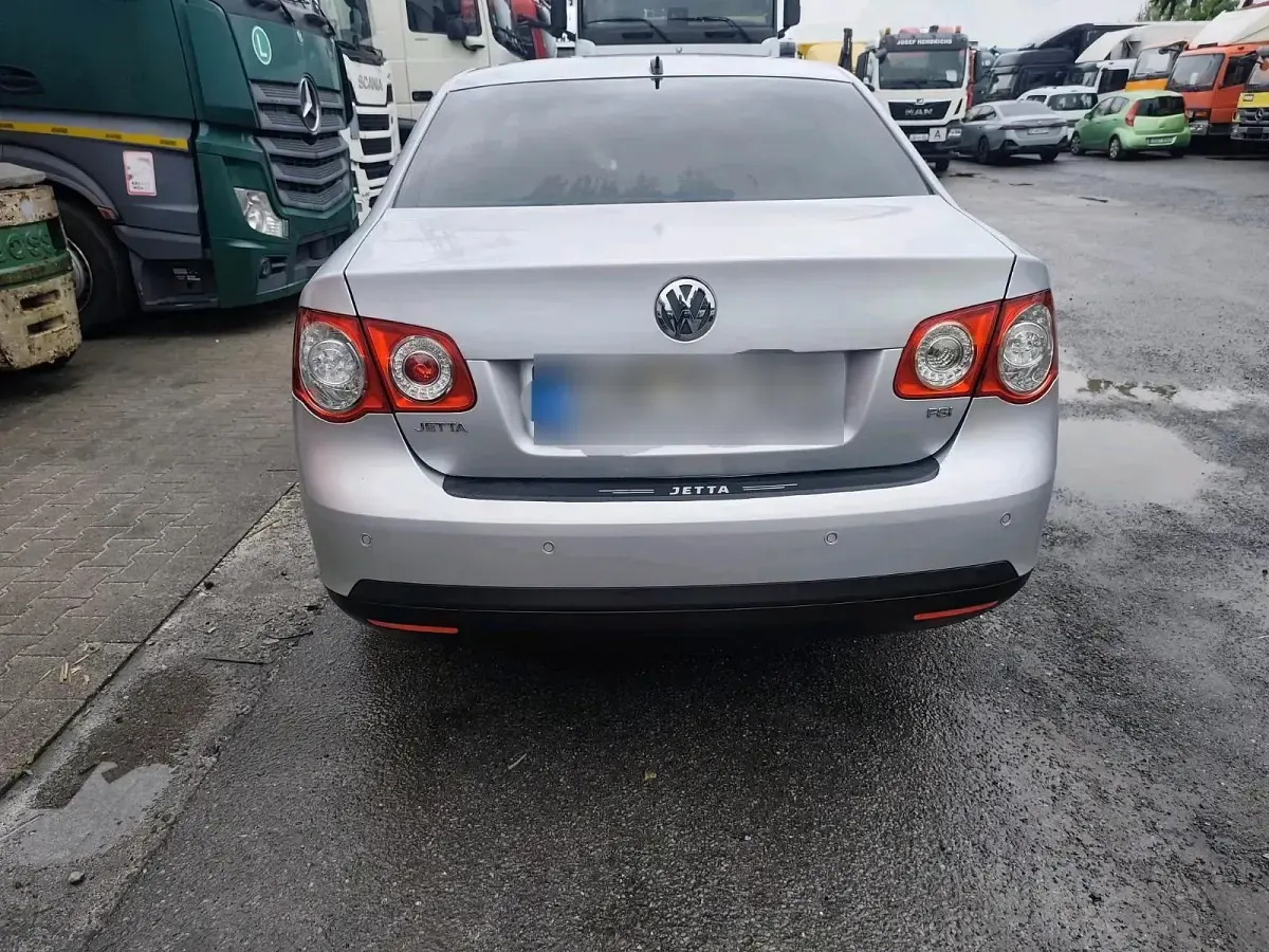 Gebraucht VW Jetta 120 PS (88 kW) 2006 Silber Limousine