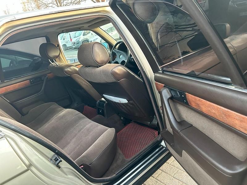 Gebraucht BMW 730 188 PS (138 kW) 1989 Gold Limousine
