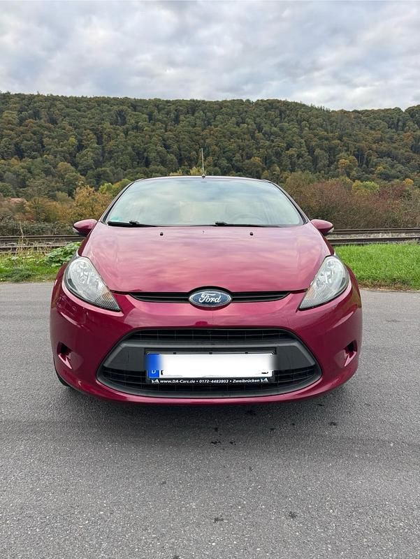 Gebraucht Ford Fiesta 59 PS (43 kW) 2009 Rot Kleinwagen