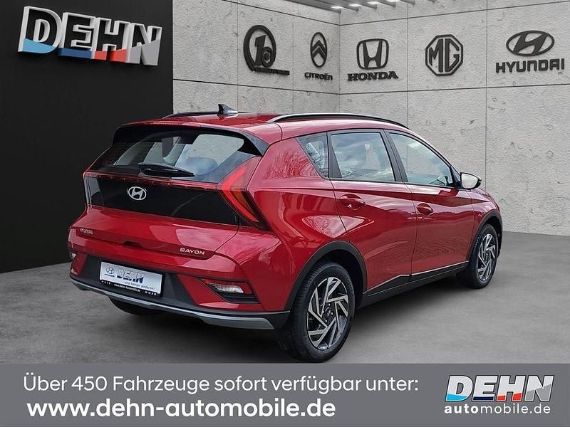 Neu Hyundai Bayon Trend 101 PS (74 kW) 2025 Dragon red SUV