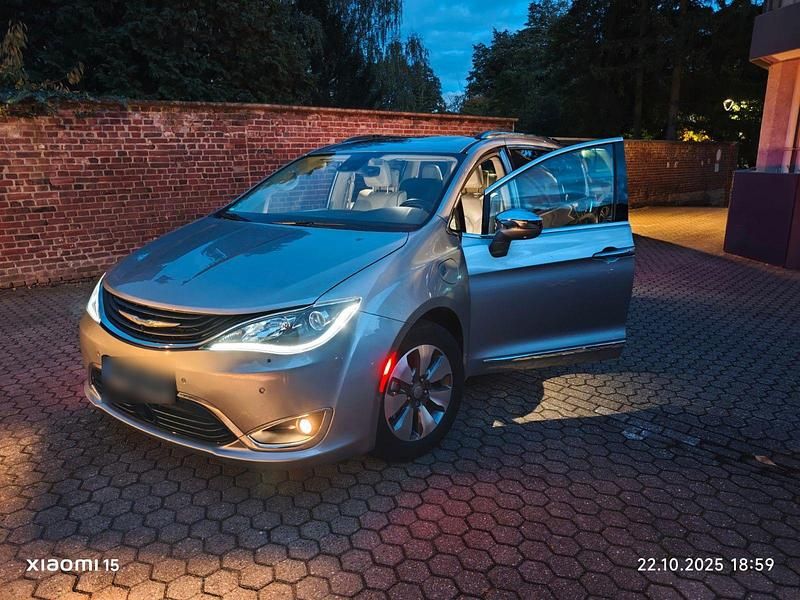 Gebraucht Chrysler Pacifica 291 PS (214 kW) 2018 Silber Van / Kleinbus