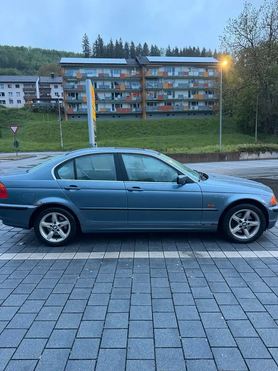 Używany BMW 325 192 KM (141 kW) 2000 Niebieski Sedan/Limuzyna