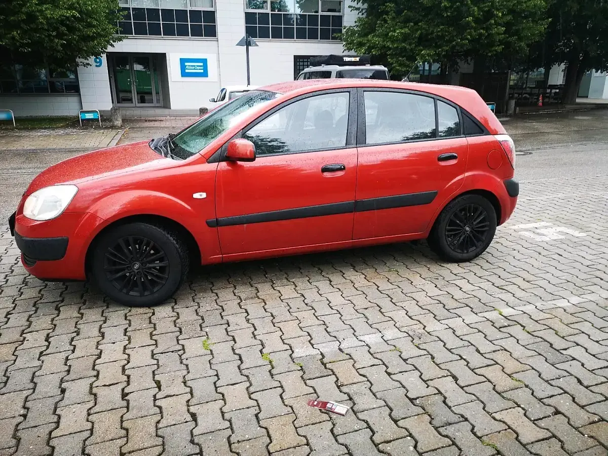 Gebraucht Kia Rio 109 PS (80 kW) 2006 Rot Limousine