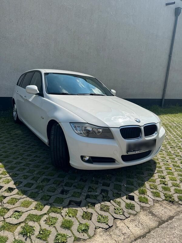 Weiß Gebraucht 2011 BMW 316 Kombi | 3.850 € - Bild 1/4