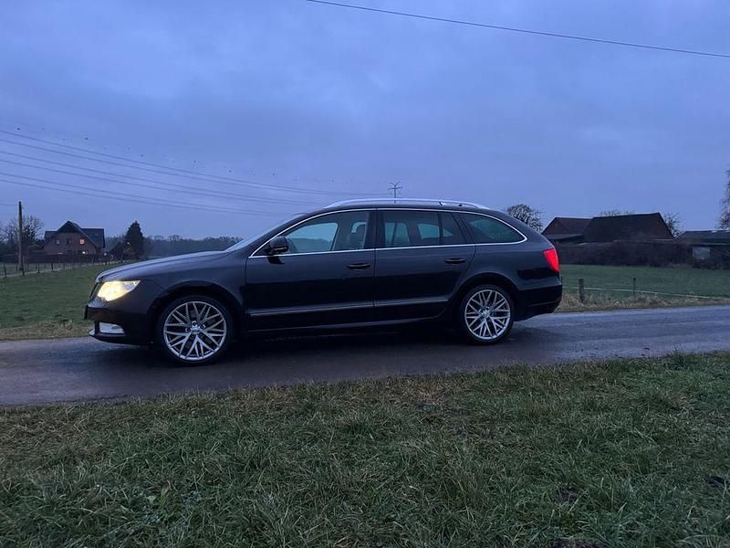 Gebraucht Skoda Superb Elegance 260 PS (191 kW) 2011 Schwarz Kombi