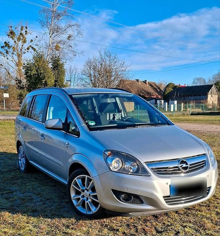Silber Gebraucht 2010 Opel Zafira Van / Kleinbus | 5.450 € (Teuer) - Bild 1/4