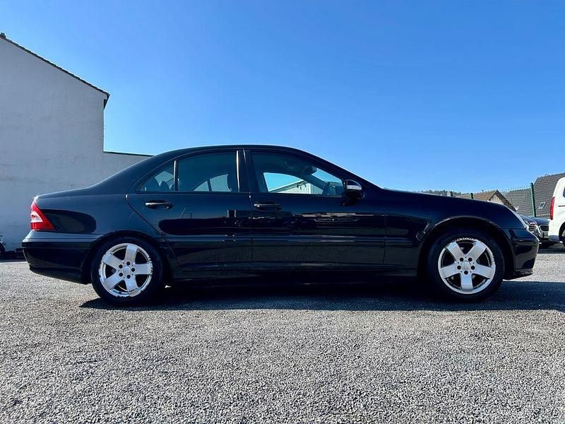 Gebraucht Mercedes C180 143 PS (105 kW) 2007 Schwarz Limousine