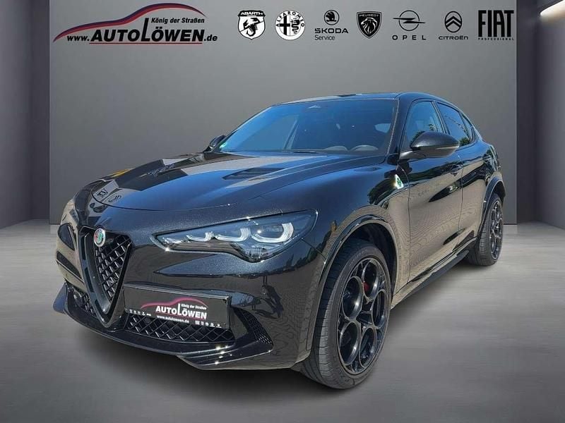 Nero vulcano, metallic Neu 2025 Alfa Romeo Stelvio Quadrifoglio SUV | 103.150 € - Bild 1/4
