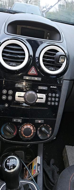 Gebraucht Opel Corsa 87 PS (63 kW) 2011 Weiß Kleinwagen