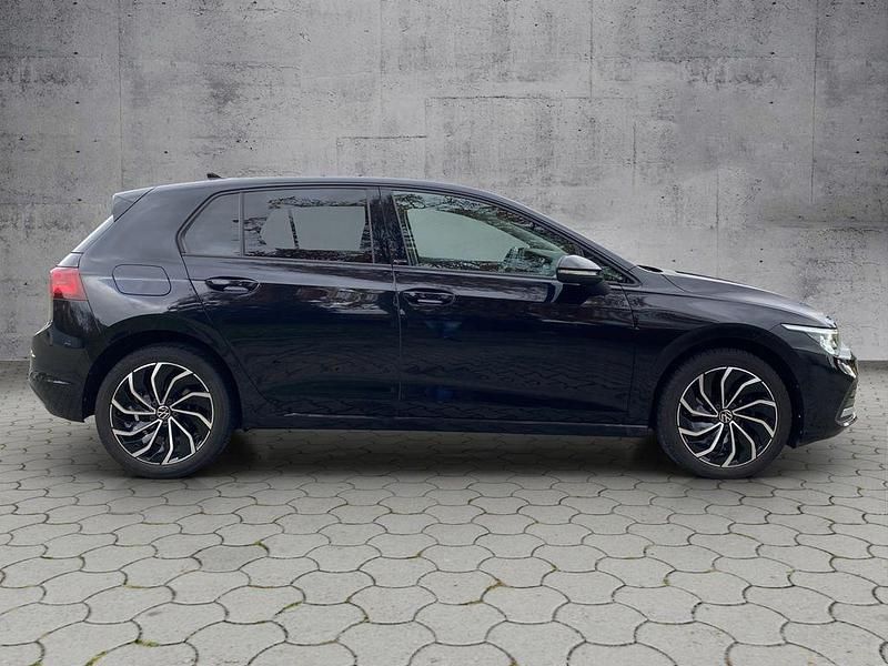 Gebraucht VW Golf VII Active 150 PS (110 kW) 2021 Schwarz Kleinwagen