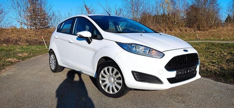 Gebraucht Ford Fiesta Trend 80 PS (58 kW) 2015 Weiß Kleinwagen