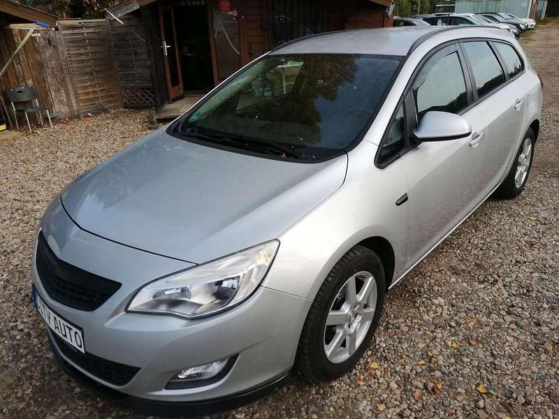 Gebraucht Opel Astra Edition 120 PS (88 kW) 2011 Silber Kombi
