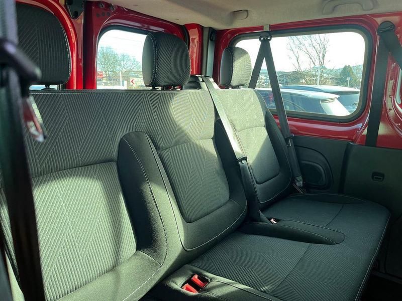 Gebraucht Nissan NV300 95 PS (69 kW) 2018 Rot Van