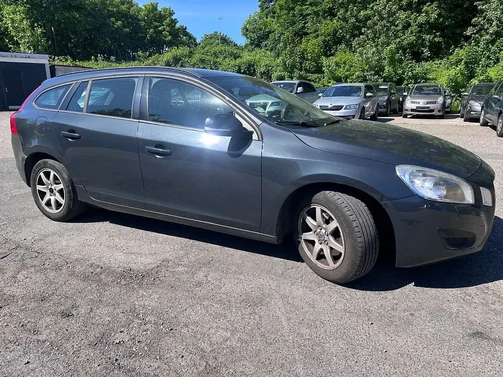 Gebraucht Volvo V60 Basis 114 PS (83 kW) 2012 Grau Kombi