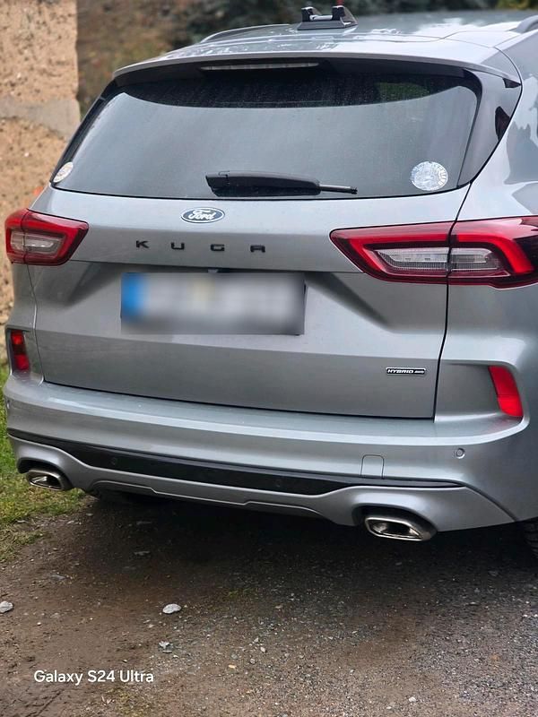 Gebraucht Ford Kuga 152 PS (111 kW) 2024 Silber SUV