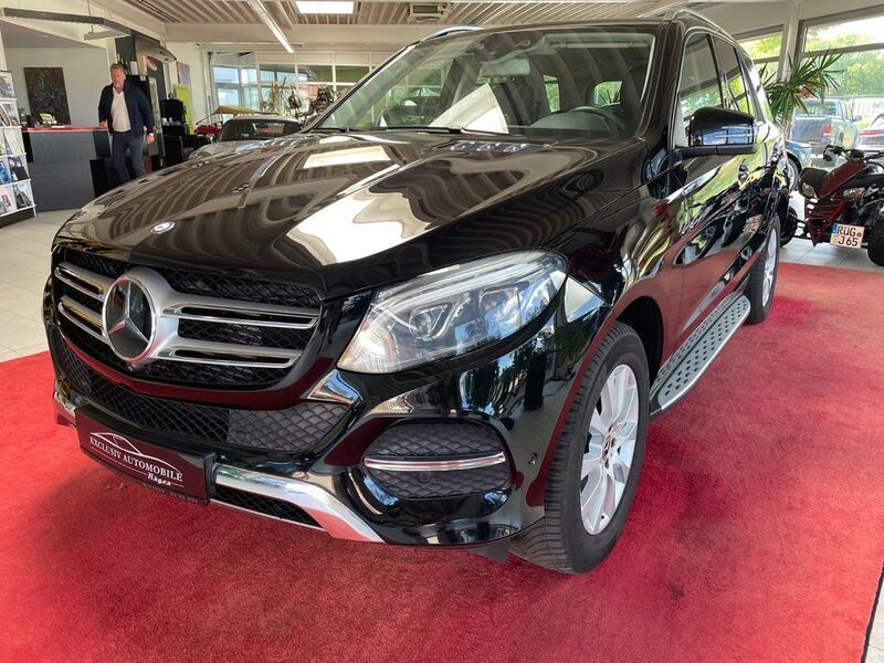 Obsidianschwarz metalliclack Gebraucht 2017 Mercedes GLE350 SUV | 31.950 € (Superpreis) - Bild 1/4