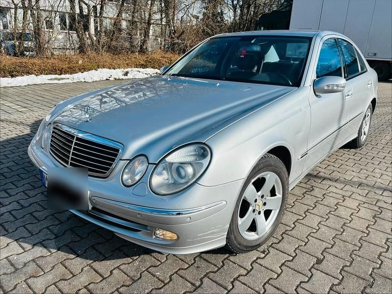 Silber Gebraucht 2003 Mercedes E320 Avantgarde Limousine | 2.999 € (Guter Preis) - Bild 1/4